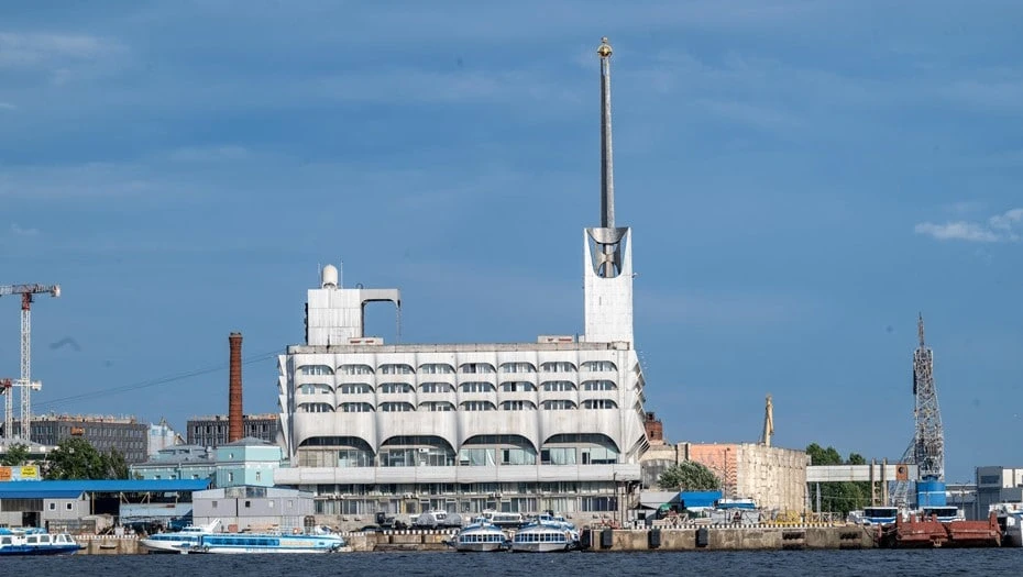 Морской вокзал в Петербурге официально стал памятником регионального значения, сообщает...