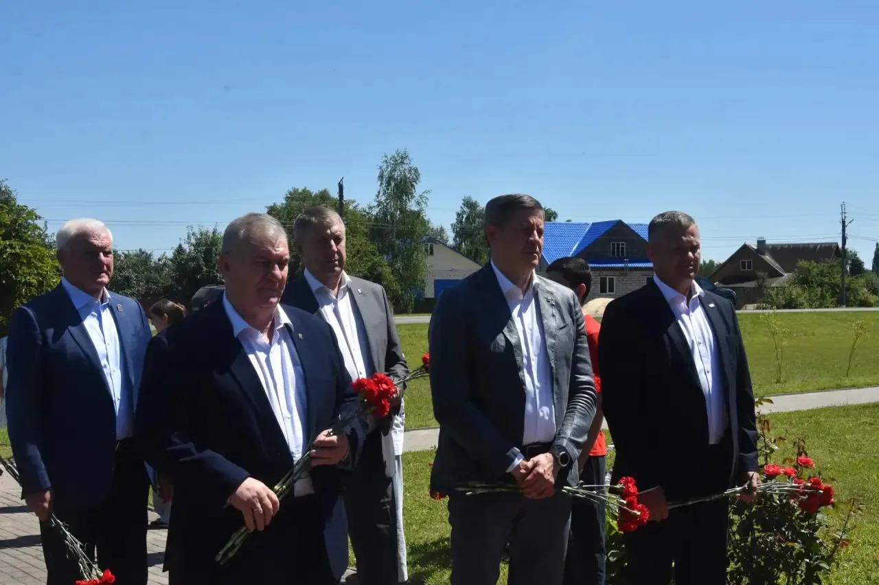 Рабочая поездка в Брасовский муниципальный район

Врио Губернатора Брянской области Егор Ковальчук, 