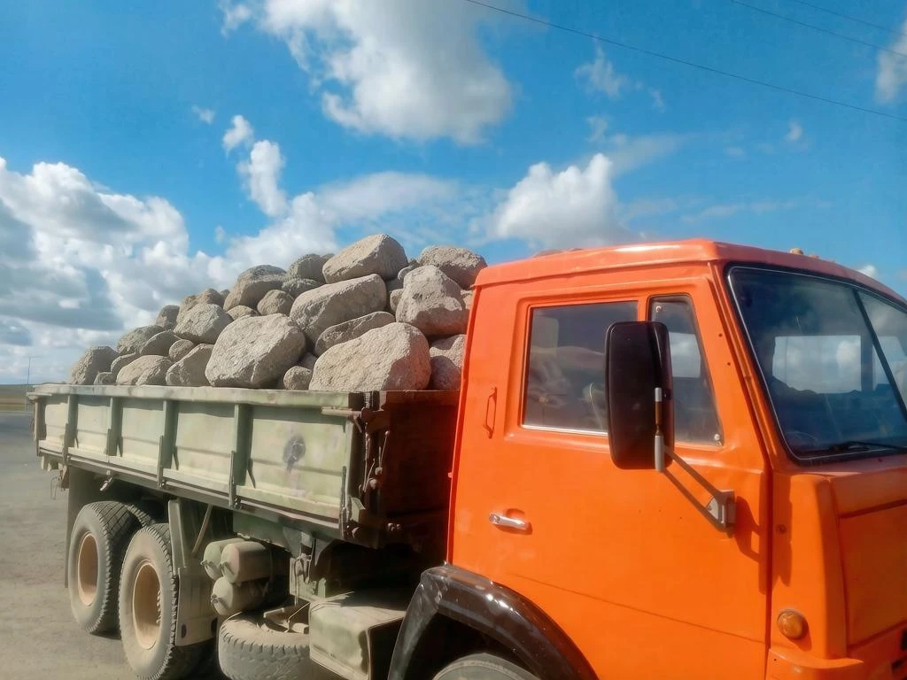 Доставка щебня, отсева, бут.  89371521536