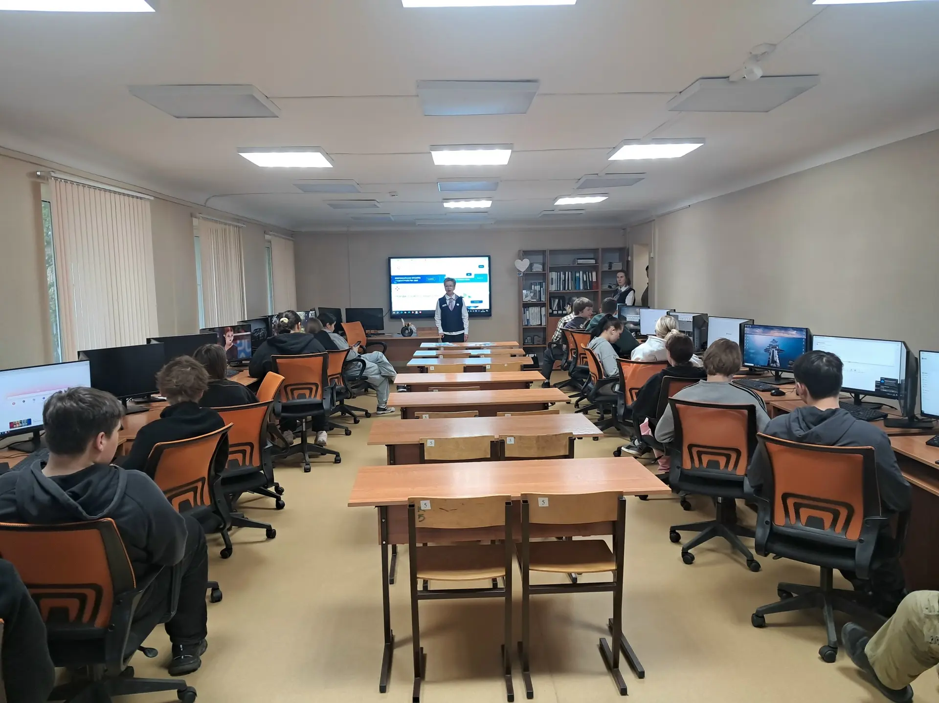 👨‍🎓 Невельский Кадровый центр провел профориентационную встречу для студентов СПЦ №5 села Горнозав