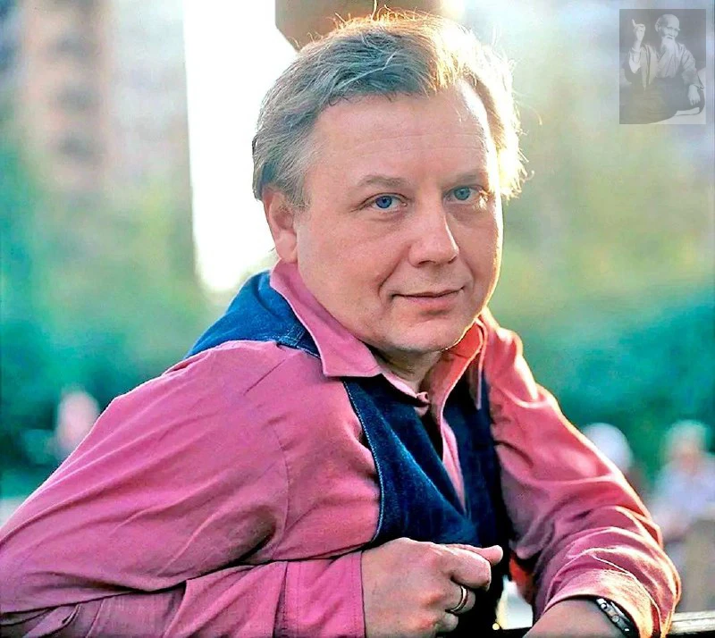 «Однажды в приёмной раздался звонок от шефа. Поднимаю трубку, Олег Павлович говорит, что во вчерашне