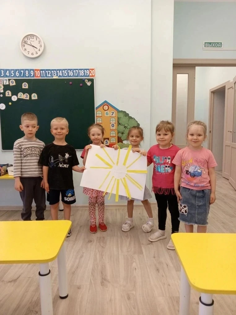 Сегодня в старшей группе прошло тематическое занятие "День лета". Ребята под руководств...