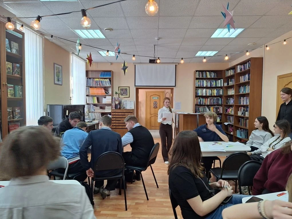 ☕ 9 «В» ОТКРЫЛ СВОЁ ЛИТЕРАТУРНОЕ КАФЕ! 📚 Сегодня, 20 марта, ученики 9 «В» класса стали участниками у