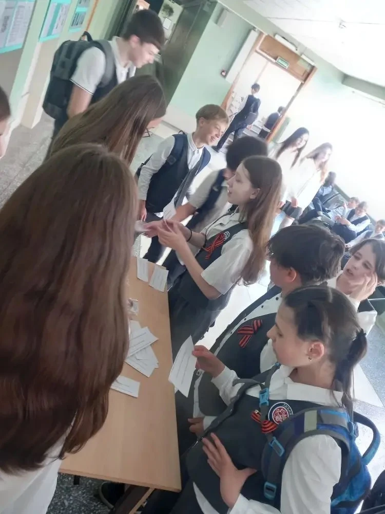 🔥Честь и память: дежурство 6 «А» класса в преддверии Дня Победы🔥  С 4 по 8 мая дежурство по лицею пр