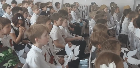 В 1-х классах прошёл праздник «У войны не детское лицо» 5 мая, в преддверии великого Дня Победы, наш