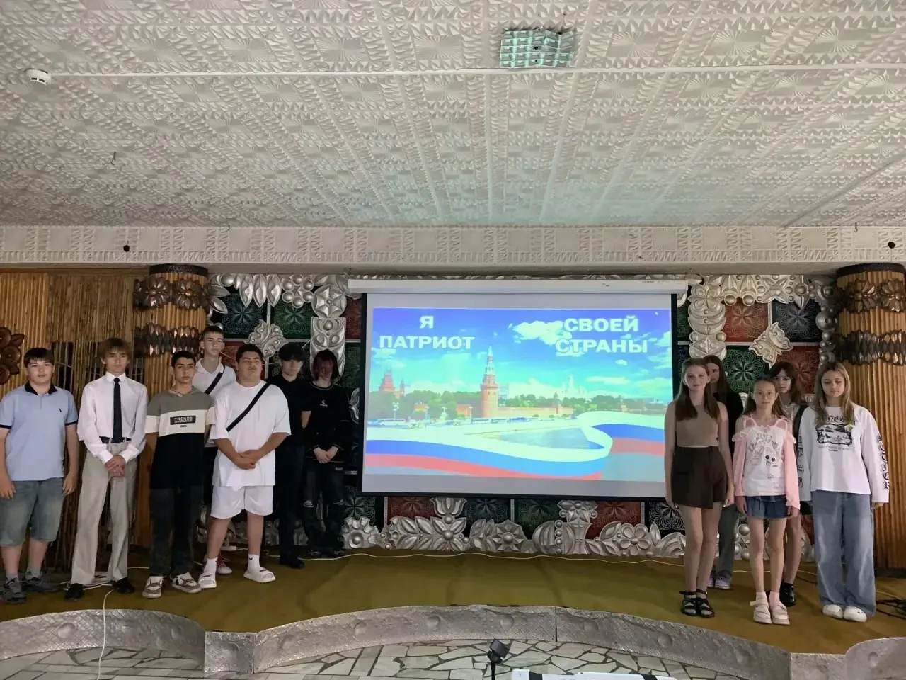 СВОи герои –защитники России! 🇷🇺

В честь  Дня России в СДК станицы Привольной в рамках краевого п