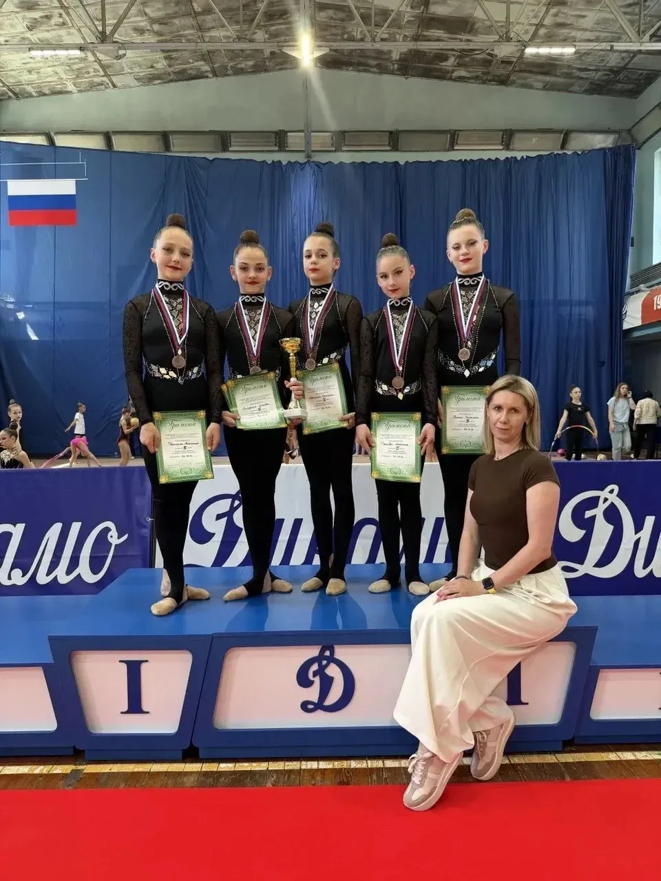 НИ ДНЯ БЕЗ ПОБЕД👑

6 и 7 июня прошел Кубок города Луганска по художественной гимнастике. В соревнов