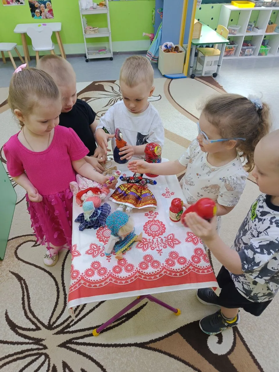 🪆Сегодня наши маленькие исследователи погружались в удивительный мир народной игрушки,...