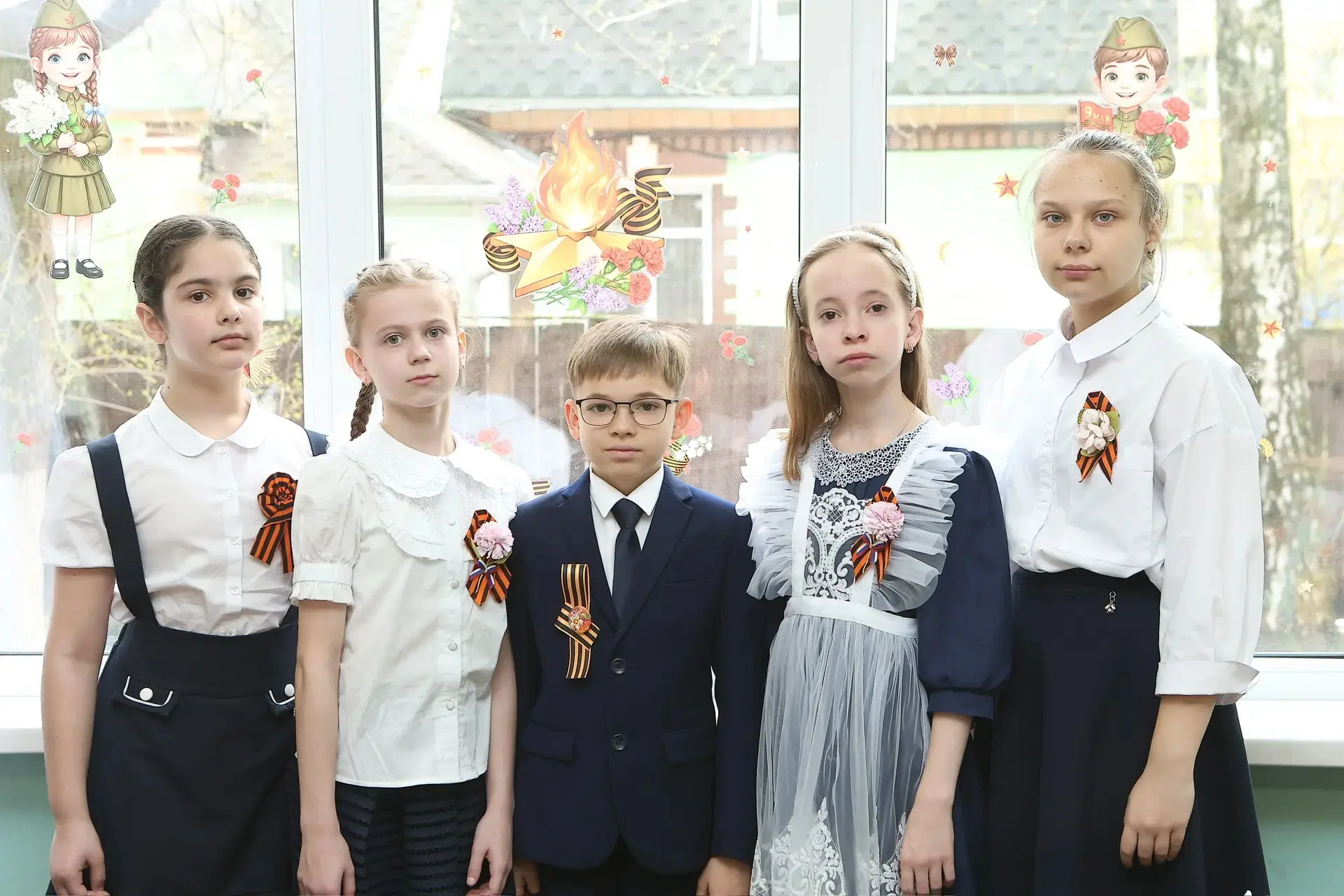 🕊  В рамках марафона «Наследники Победы» в школе прошло мероприятие «Окна Победы»      Инициативу по