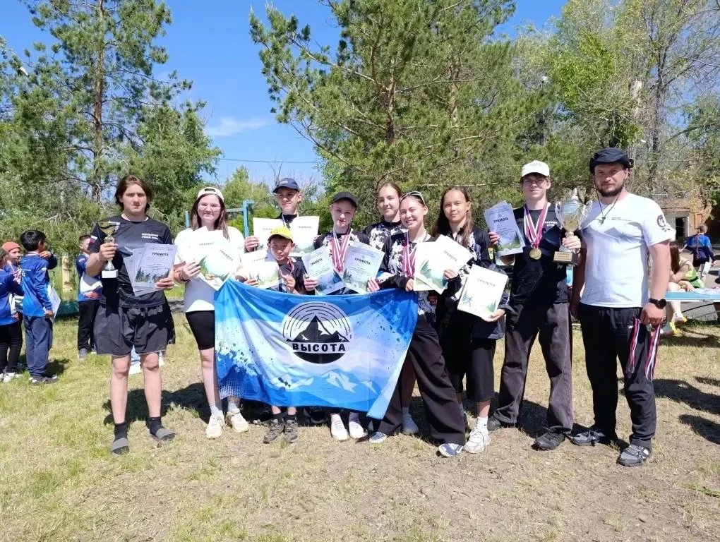🥇 Победа на городском слёте юных туристов-краеведов!  С гордостью сообщаем, что наша команда по спор
