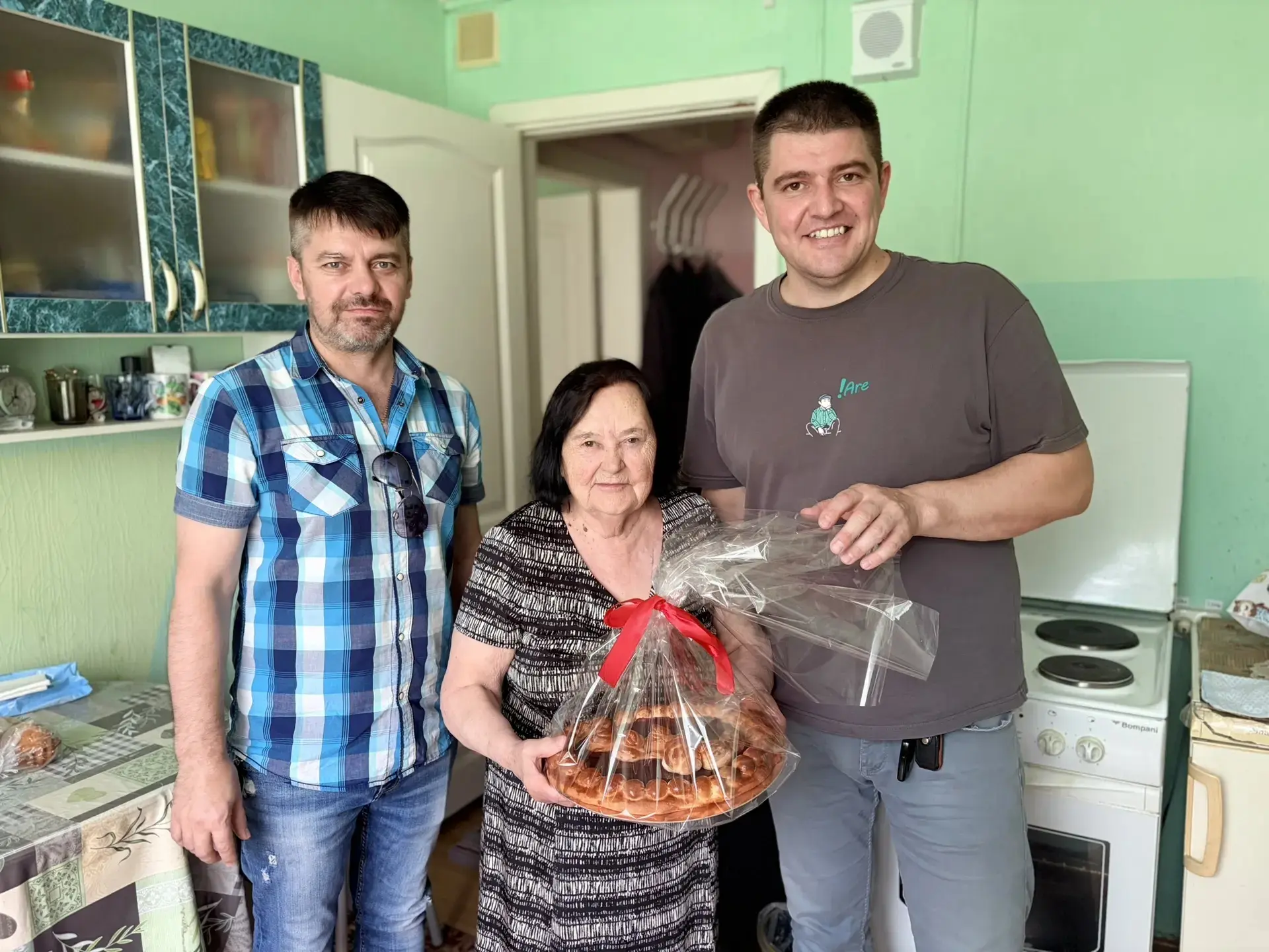 Добрая встреча ❤

Коллектив ХМТПК присоединился к акции «Добрая встреча» и побывал в гостях у тех, к