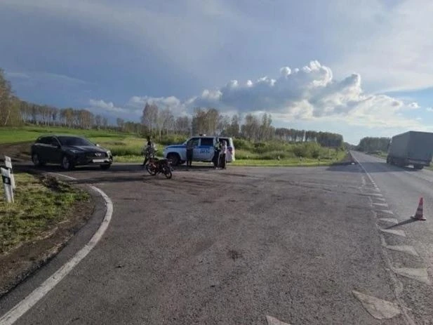 Дорожная авария произошла накануне вечером на 382-м километре трассы Тюмень-Омск в Крутинском районе