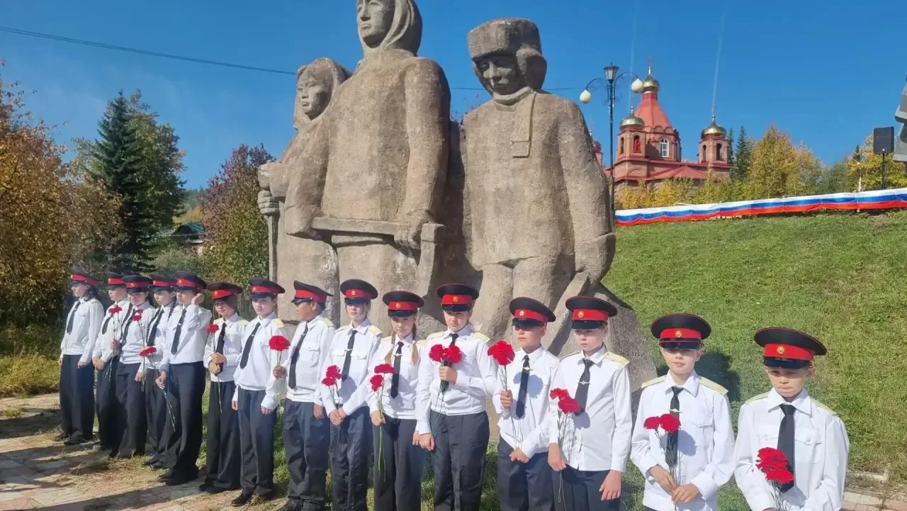 3 сентября у Обелиска Победы в Алдане прошёл памятный митинг. Он был посвящён Дню Побед...