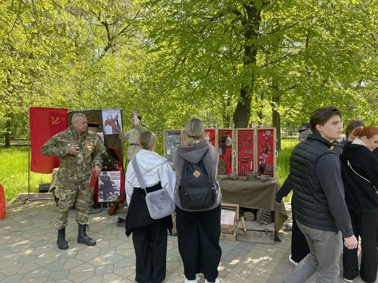Чтобы помнили: экскурсия в преддверии 9 Мая 🌟  "Нет в России семьи такой, где не памятен свой герой.