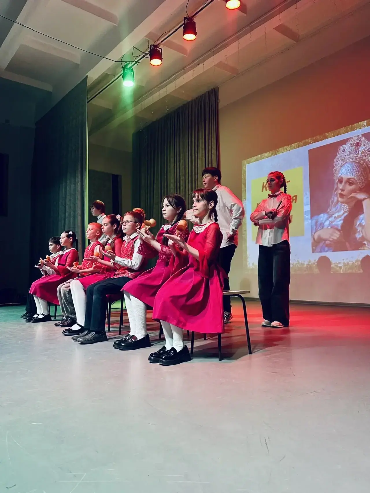 ✨ Конкурс «Коса — девичья краса»: море талантов и позитива! ✨  18 марта в нашей школе прошёл замечат