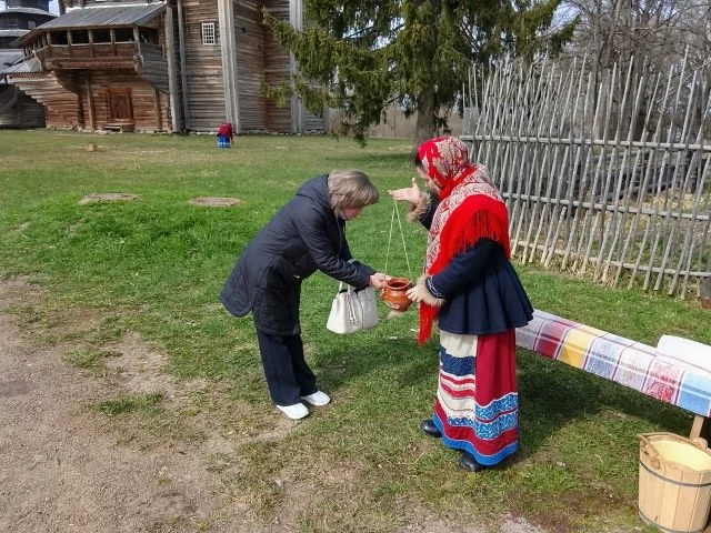 Пасхальные традиции предков в Юрьево.

Сегодня всей семьёй окунулись в старину — в древнем новгородс