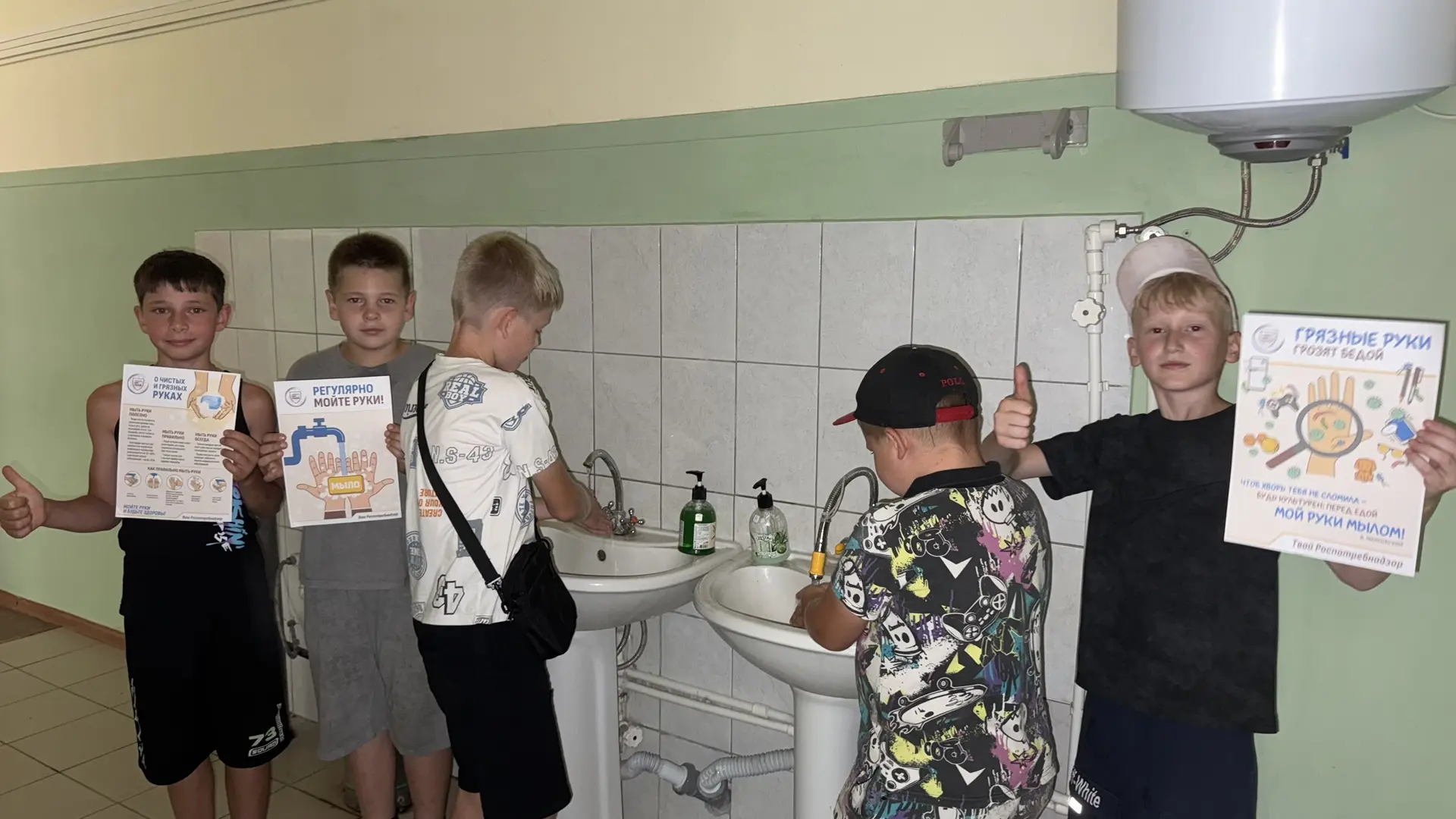 Санитарный щит – безопасность для здоровья: Гигиена рук🫧

🦠Наши руки в течение дня контактируют с 