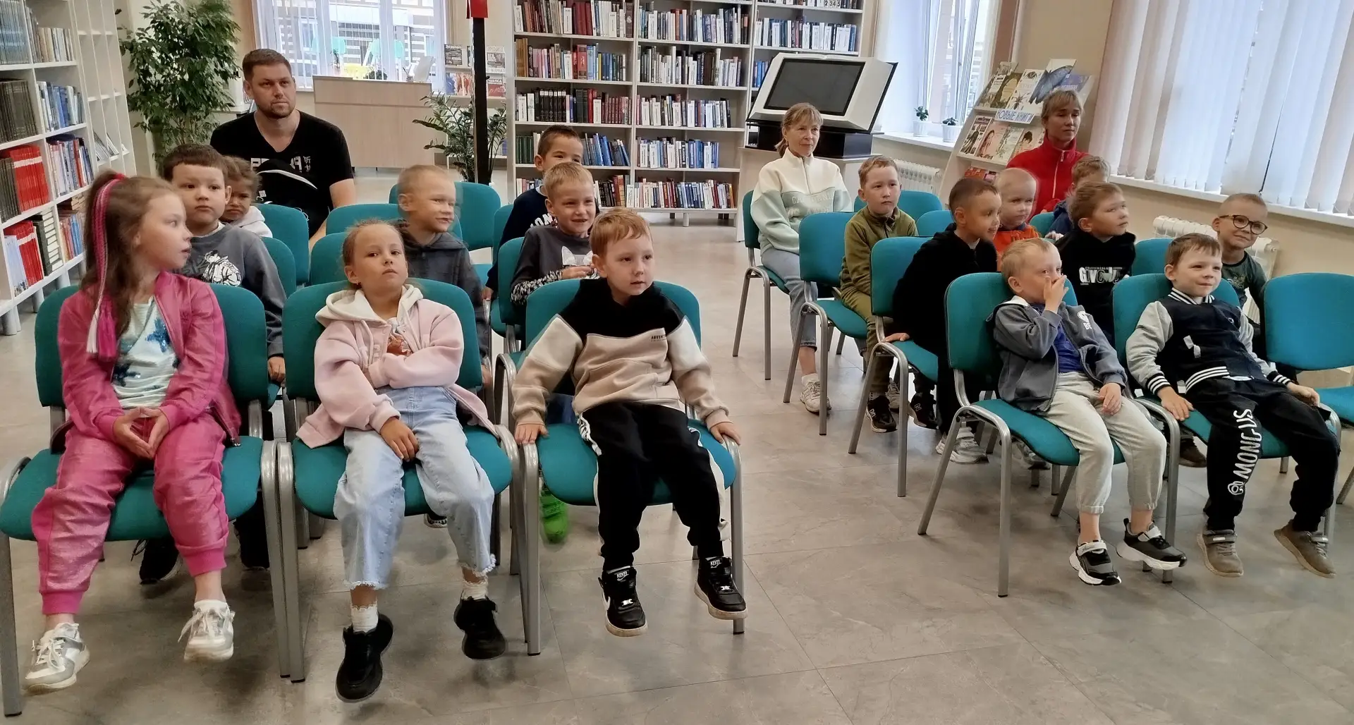 Удивительный мир природы
Гостями нашей библиотеки впервые были дети старшей группы из детского сада 