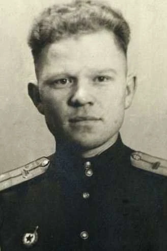 ...Вернувшись в Казань после войны, продолжил получение образования и в 1947 году окончил училище. В