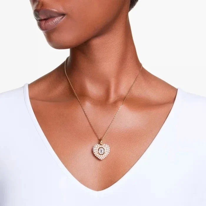 Подвеска Swarovski Hyperbola Heart - это романтическое и тщательно изготовленное украше...