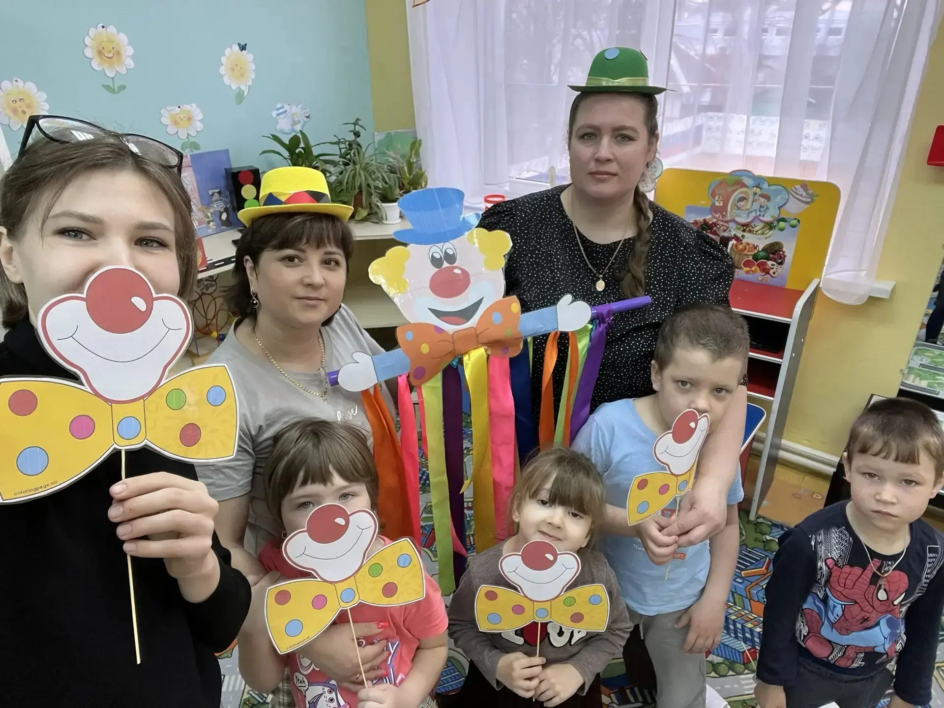 Ребята из старшей комбинированной и компенсирующей группы отмечали День смеха! Этот шут...