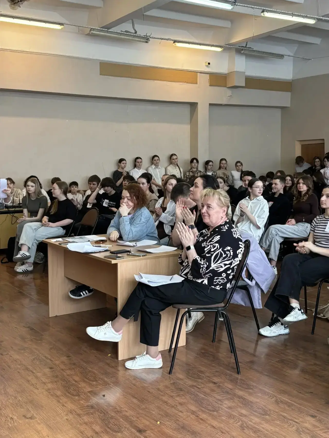 ✨ Театр в каждом из нас: как прошёл конкурс импровизации в нашей школе! ✨  Сегодня, в Международный 
