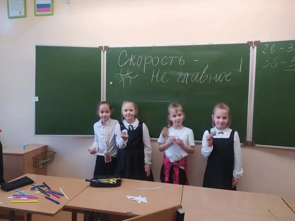 СКОРОСТЬ - ЭТО НЕ ГЛАВНОЕ!!!   Сегодня ЮИДовцы провели с 1 классами мастер-класс по созданию домиков