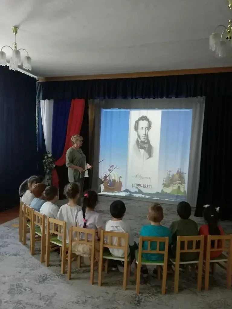 В преддверии дня рождения А.С. Пушкина, гениального русского поэта, в нашем саду прошел цикл меропри