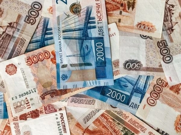 ️Жительница Курска после общения с мошенниками лишилась 10 млн рублей

Еще одна жительница Курска ст
