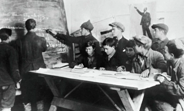 «День в истории»

19 июня 1920 года была образована Всероссийская Чрезвычайная комиссия по ликвидаци