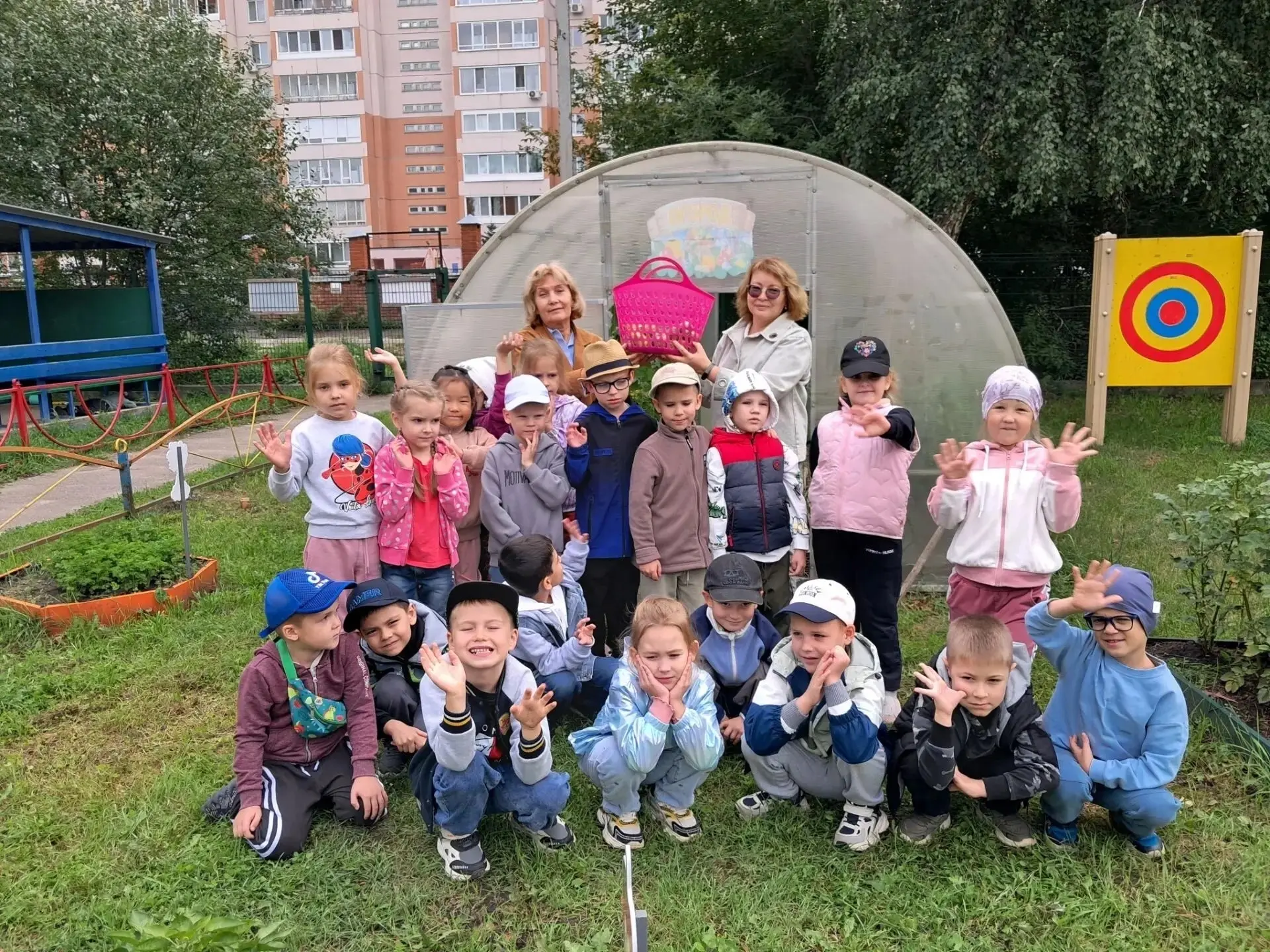 🌾 Наши дети из старшей группы «Солнышко» — самые смелые огородники! 🎋