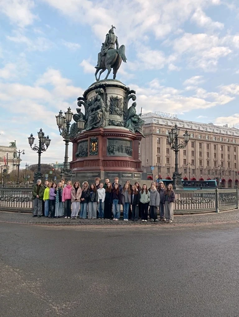 🚌💫 Вот это было путешествие! 9Г, 9В и 7В вместе со своими классными руководителями — Светланой Викто
