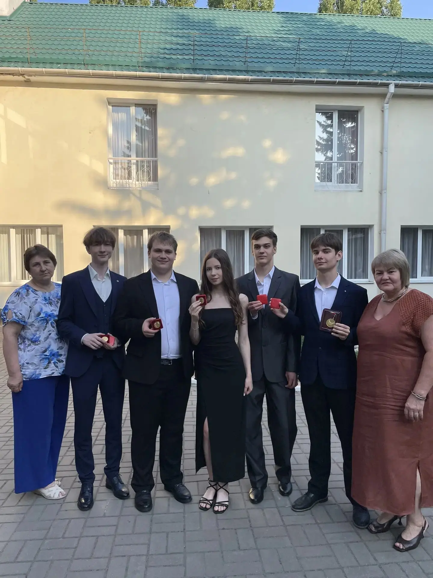 🎓 Сегодня в Городском дворце культуры г. Азова прошла торжественная церемония вручения медалей выпу