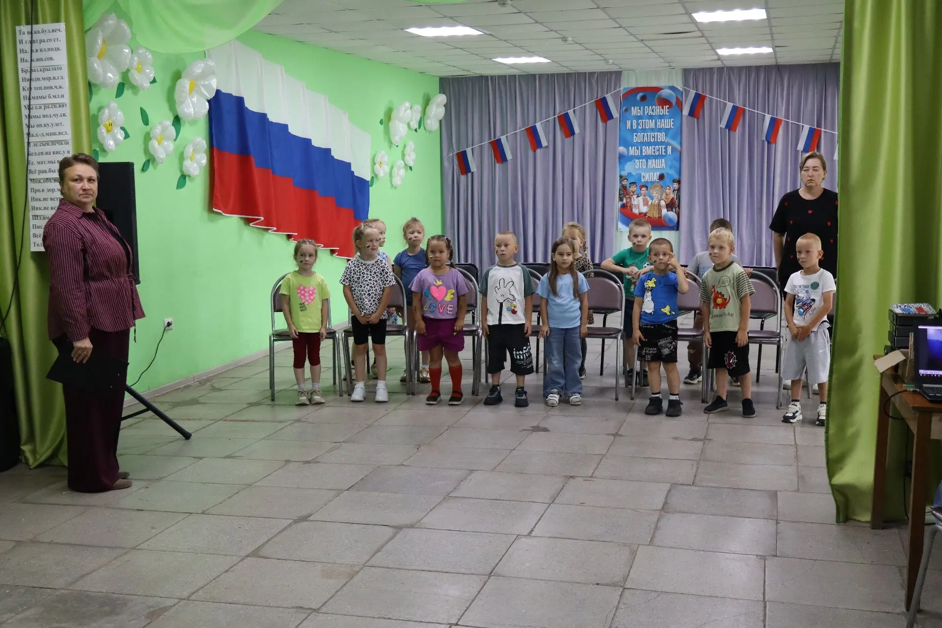 Накануне Дня Государственного флага Российской Федерации в Доме культуры прошел особенн...