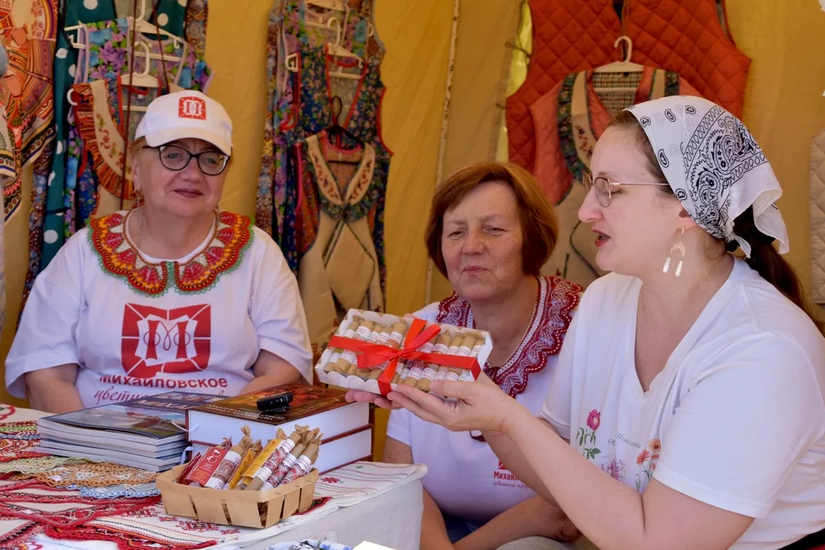 Побывала в выходные на Большом казачьем фестивале. 

Представили народу набор пастилы "Вкусные коклю