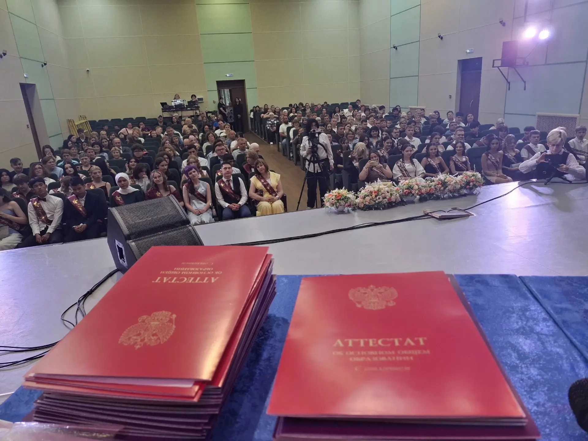 💥27 июня для наших выпускников 9-х классов прошёл Выпускной вечер.
Сердечно поздравили выпускников 