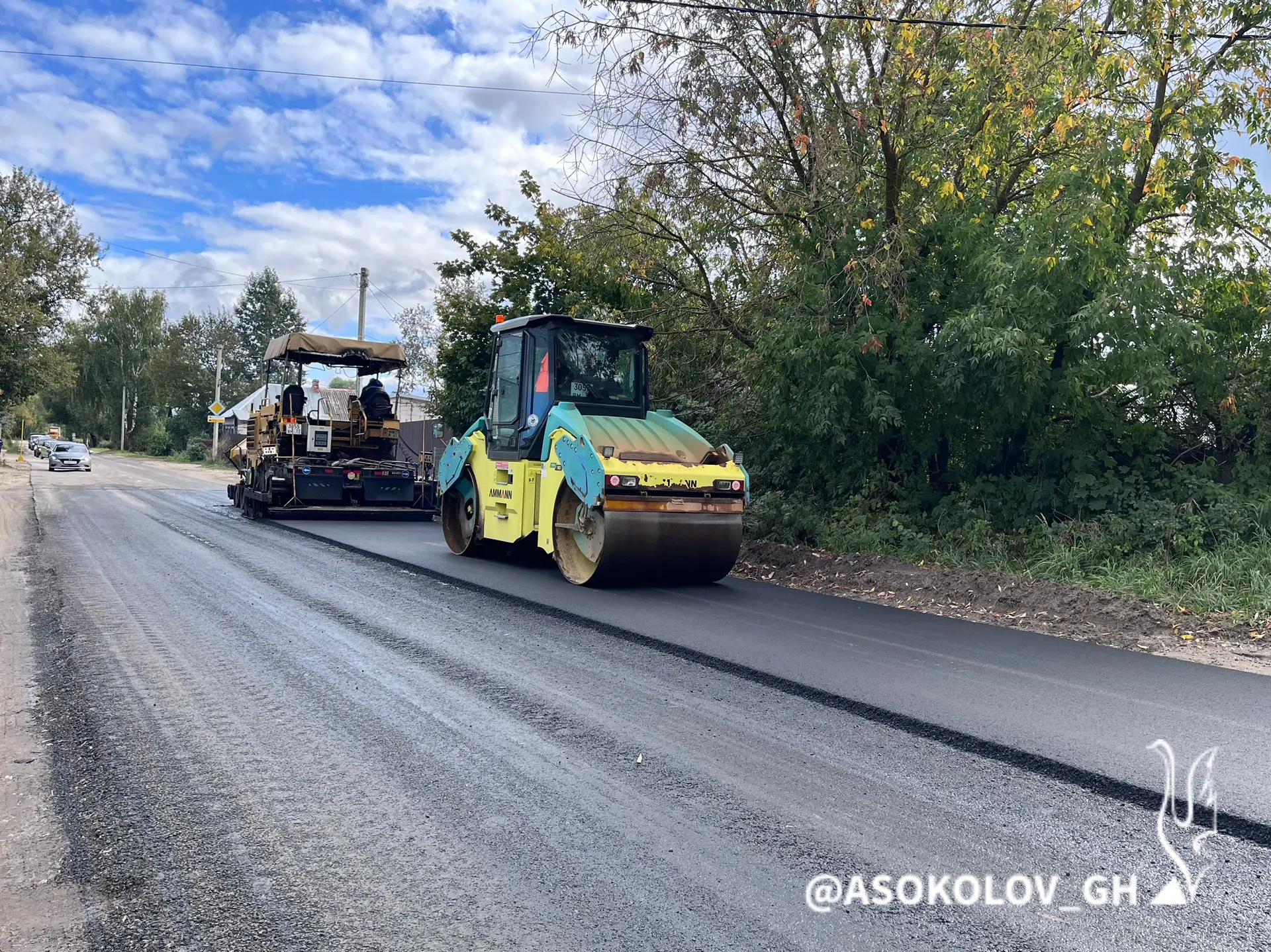 На улице Ломоносова продолжается ремонт автомобильной дороги от д.17 до д.21. Подрядная...