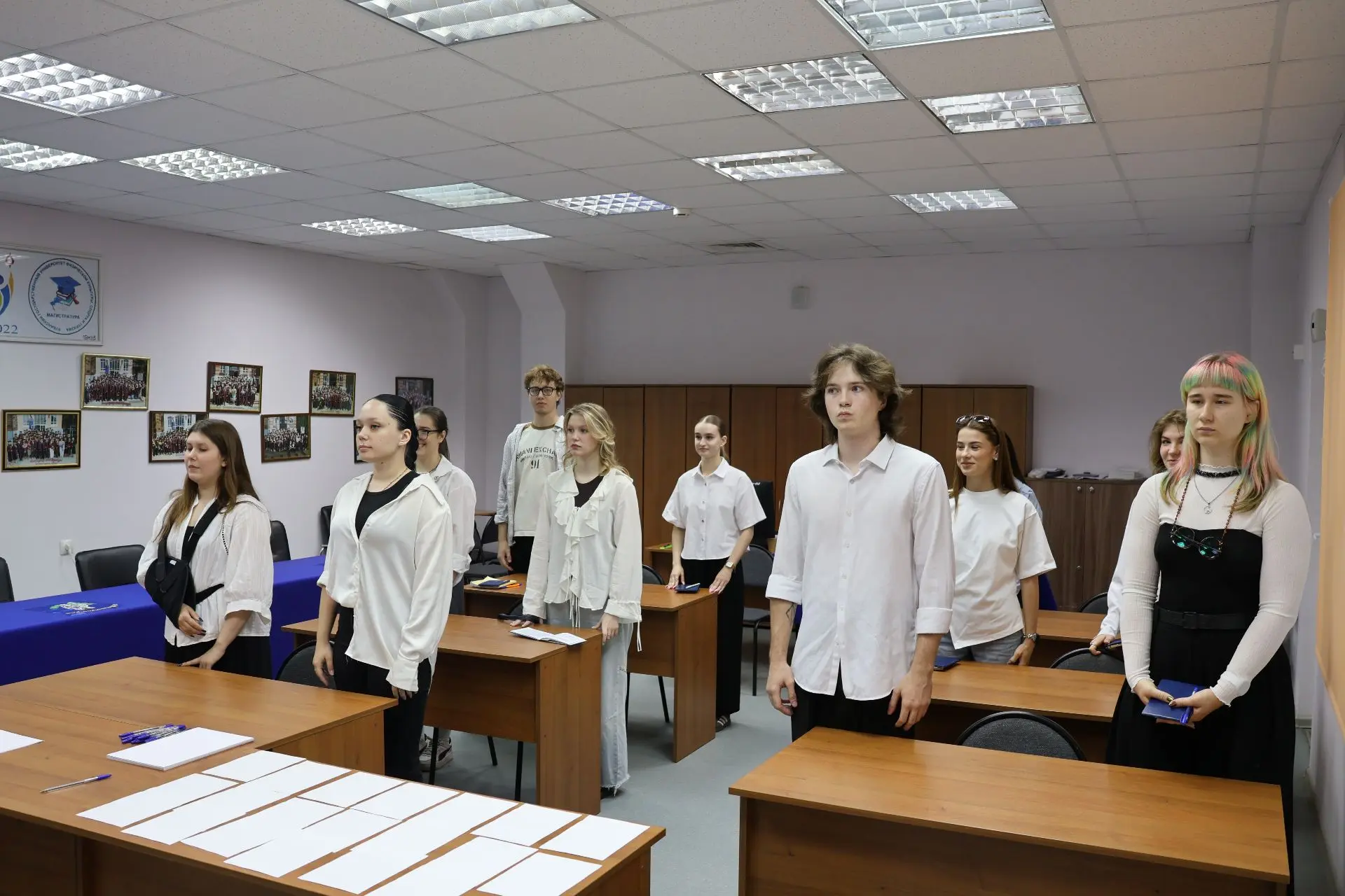 Также в 12 часов 15 минут в всем университете по громкой связи была объявлена минута молчания. Сотру