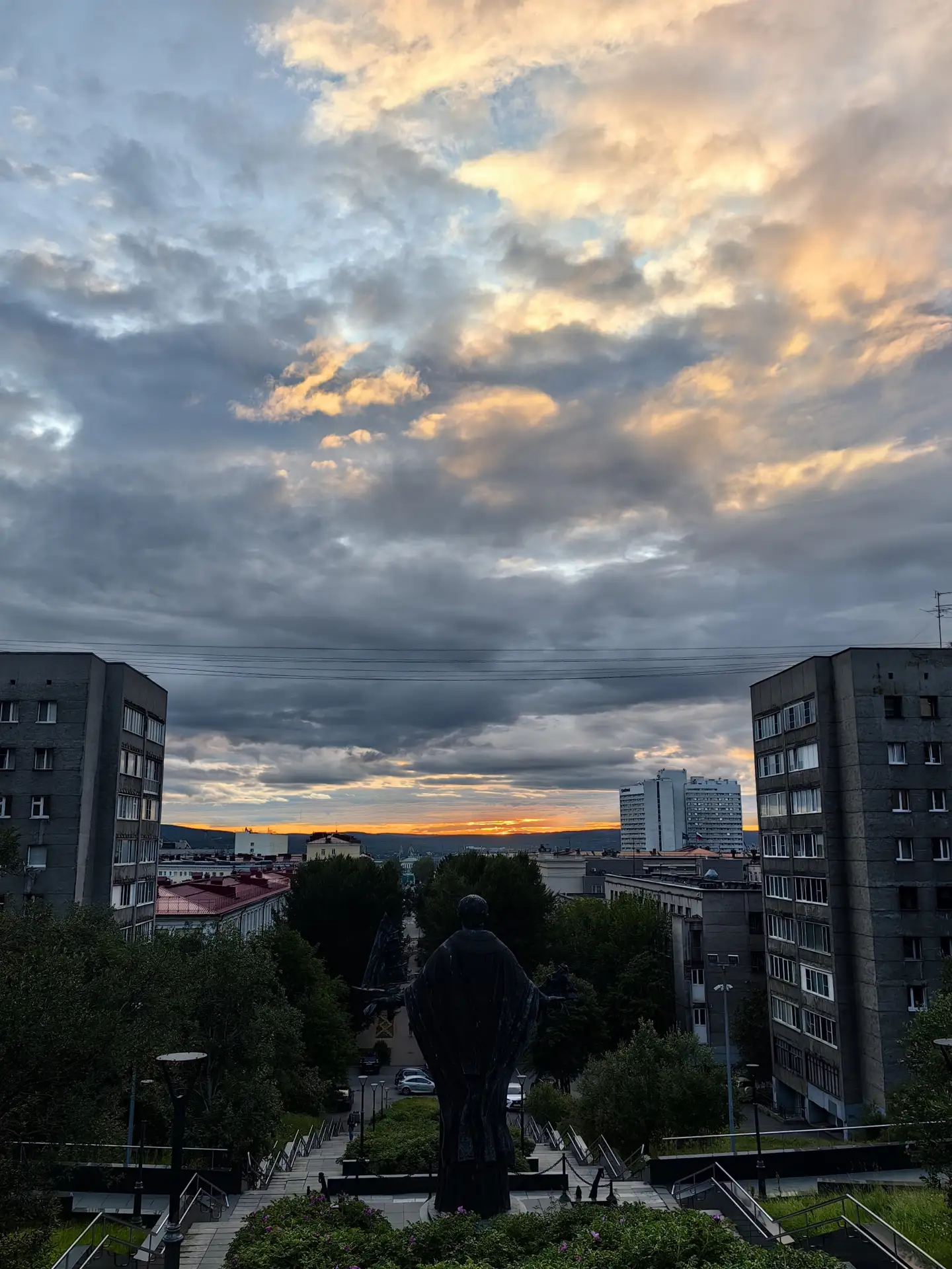 Красивые закатные краски прямо сейчас