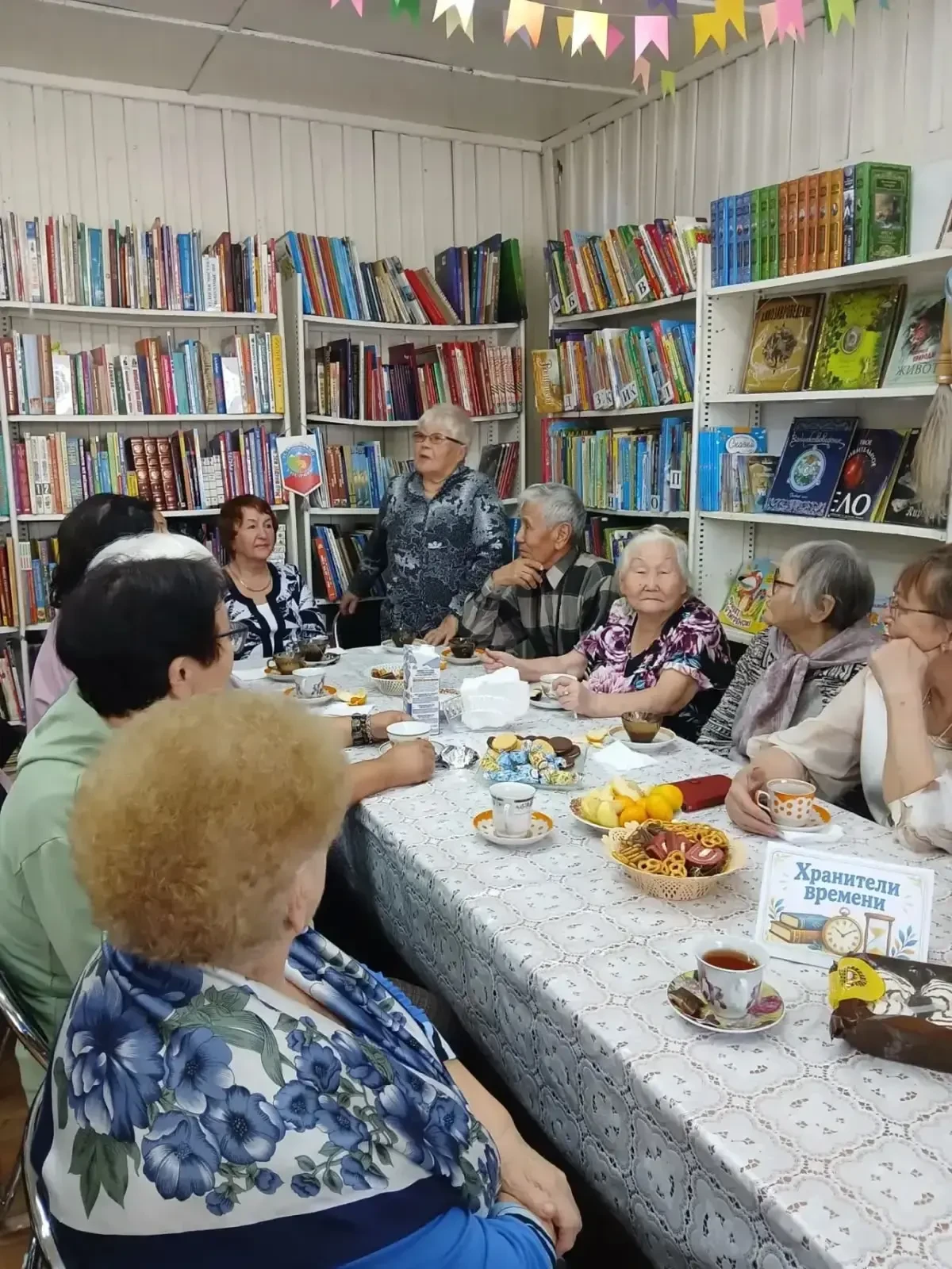 В Усть-Майском районе прошел второй день дневного лагеря «Теплая осень»: «Битва поколен...
