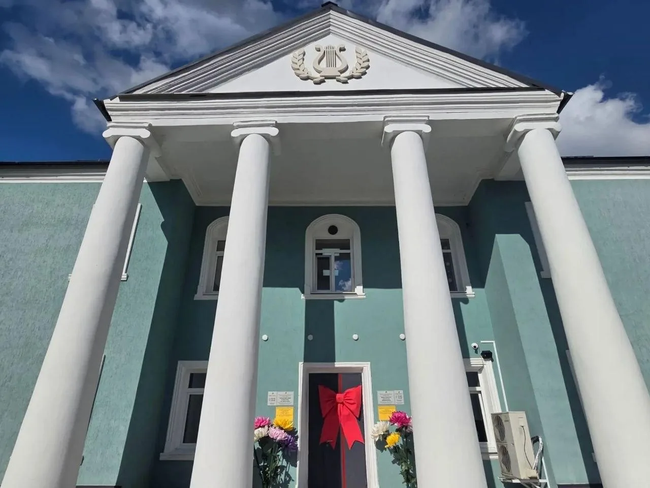 🎭 Дом культуры в Дефановке открыли после капитального ремонта за 50 млн рублей.