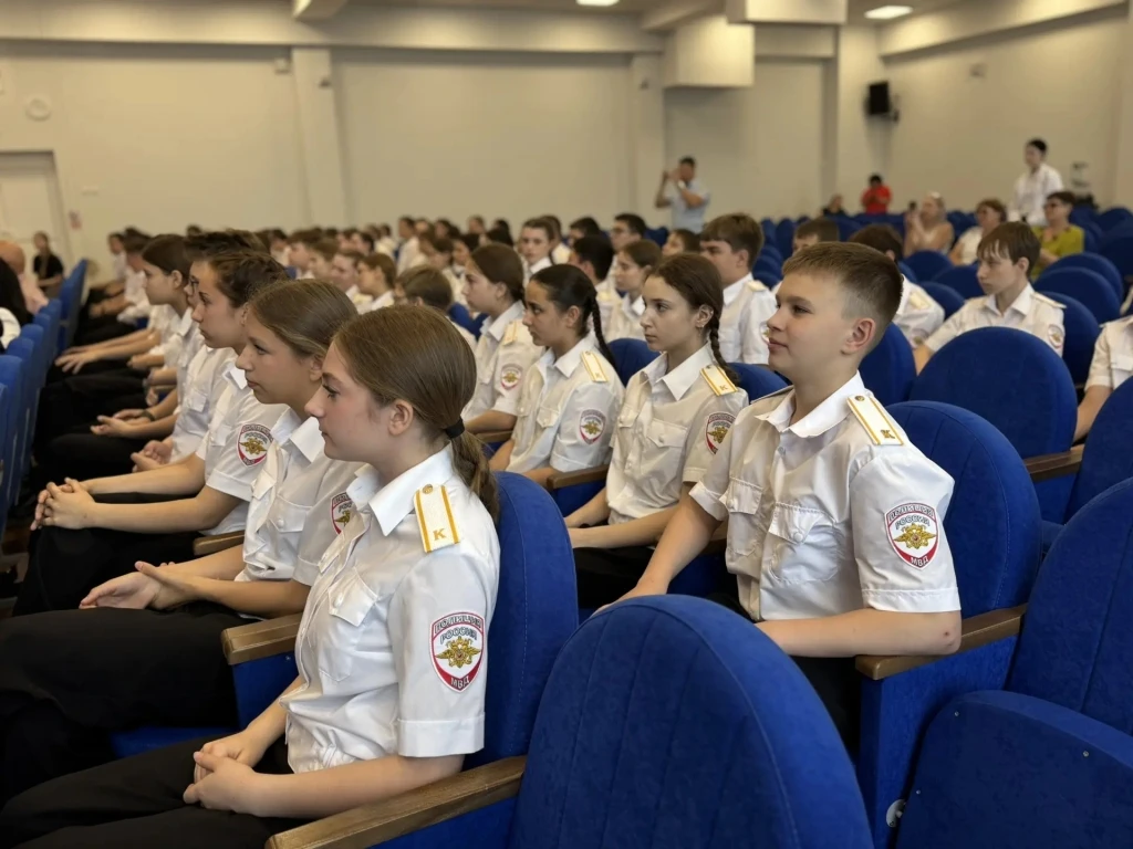 🪖 Юные помощники полиции получили заветные удостоверения  ✅ В Старостаничной школе состоялось торжес