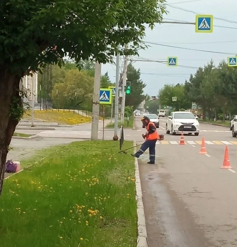 Наведение порядка в городе продолжается!   В понедельник, 18 мая, силами муниципального учреждения «