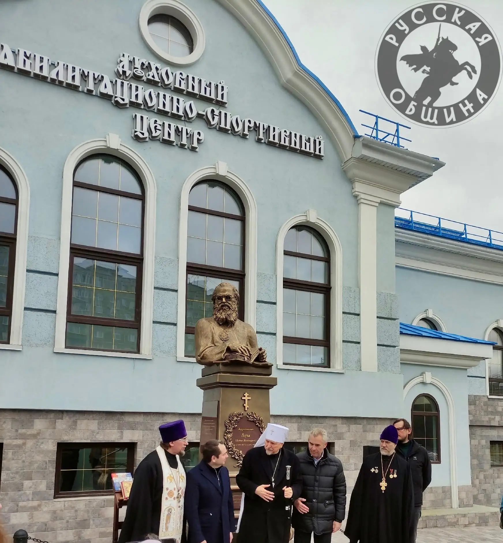 Сегодня активисты Русской Общины Мурманска приняли участие в открытии памятника святите...