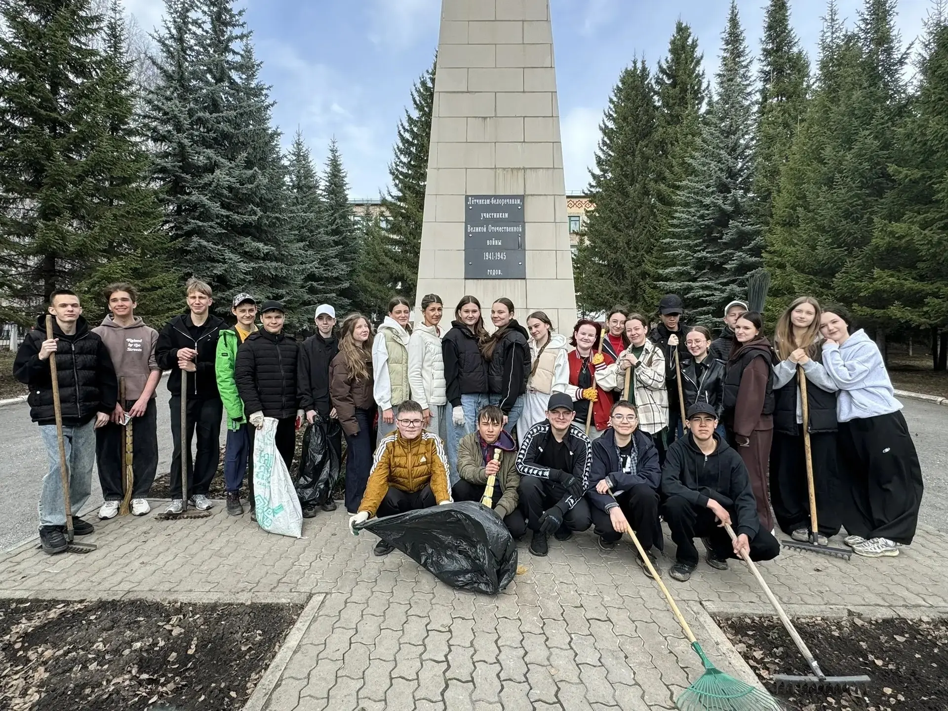 Весна пришла — порядок навели! 🌿  🌿9 апреля 2026 года обучающиеся нашей гимназии дружно вышли на тра