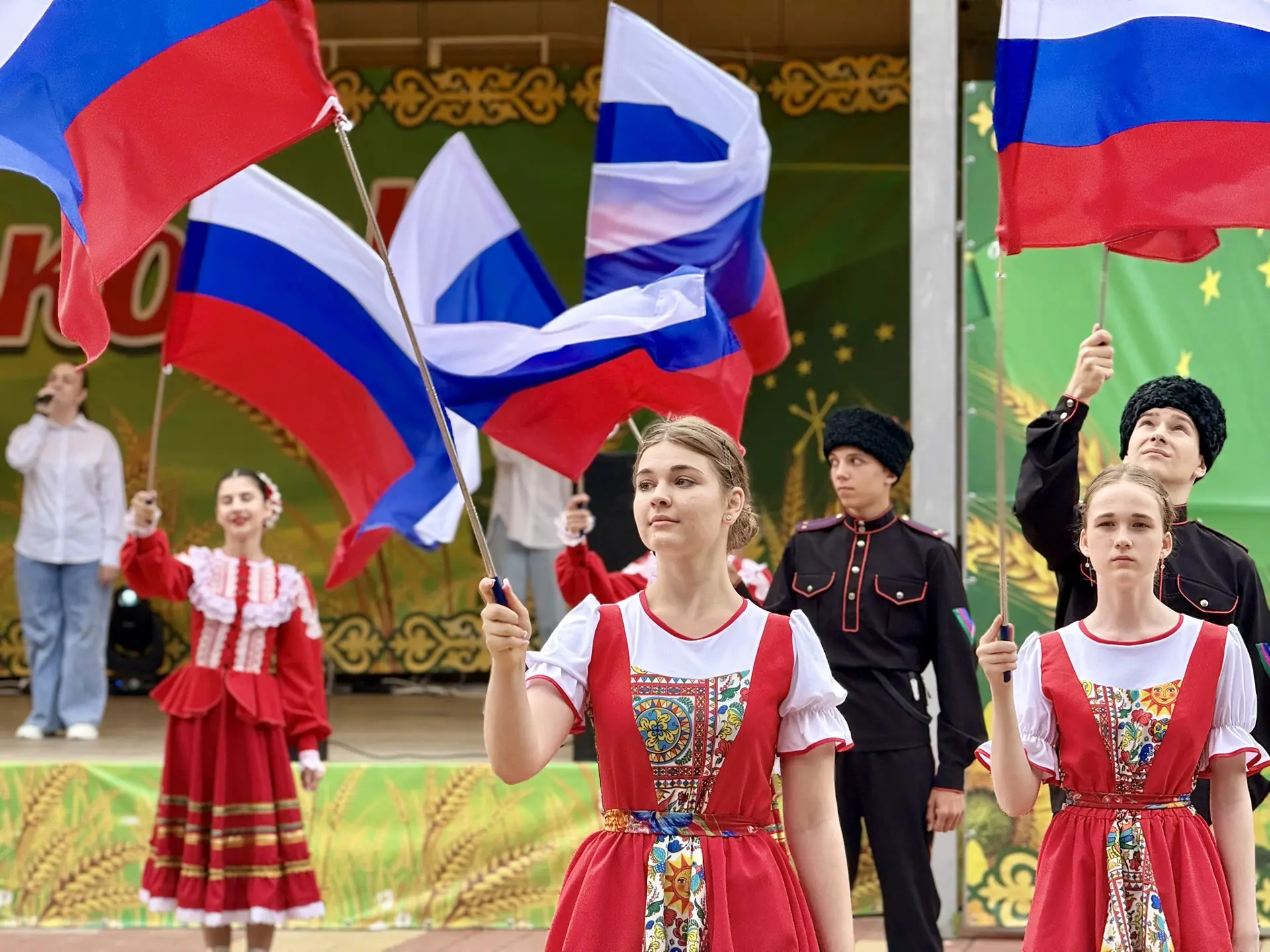 🇷🇺 День России в Красногвардейском районе: праздник единства и юных граждан

Сегодня в районном па