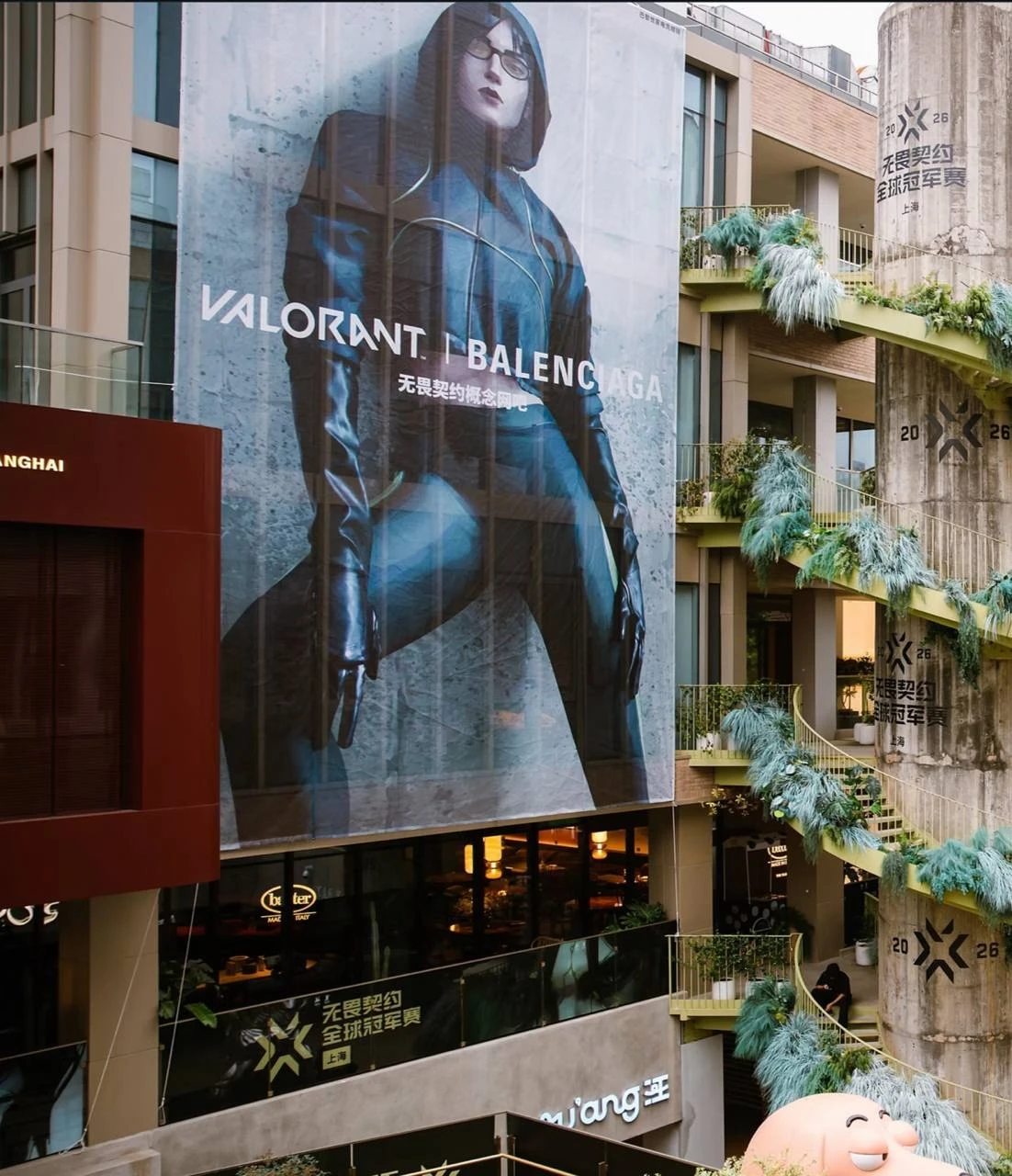 Вайпер носит Balenciaga — VALORANT заколлабился с люксовым брендом.