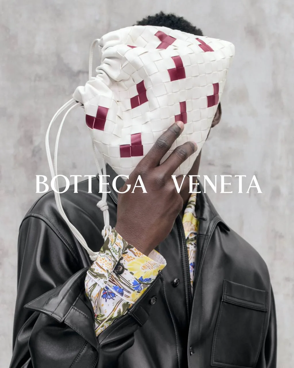 Bottega Veneta представил классическую капсульную коллекцию к Дню святого Валентина.