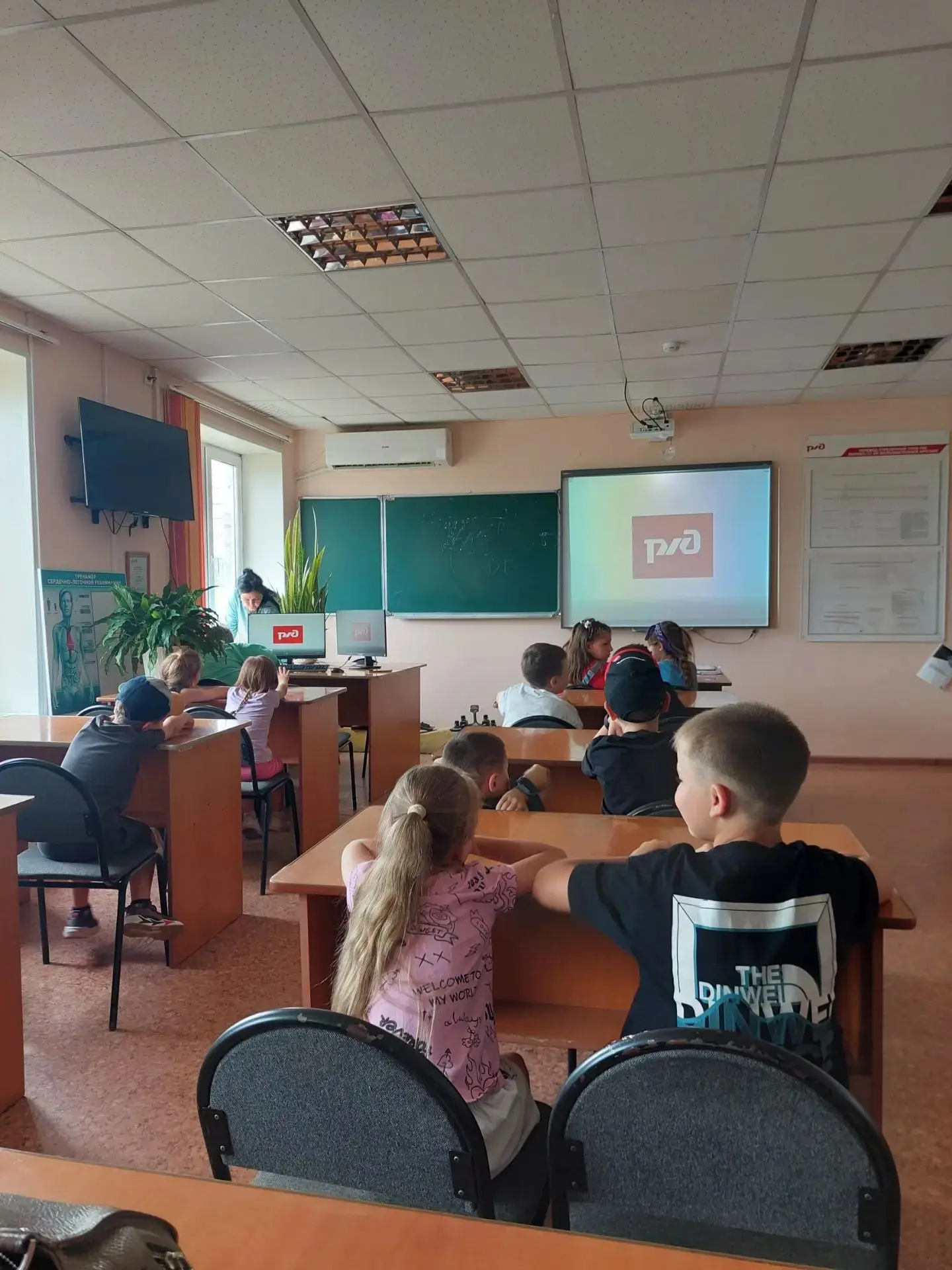 Сегодня для ребят из пришкольного лагеря" Одуванчики "обычный день превратился в настоящее приключен