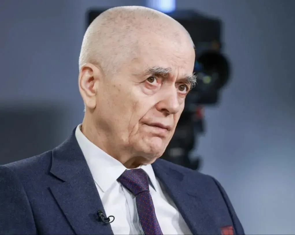 🤰 Женщины могут рожать до 60 лет, а мужчины — становиться отцами до 90